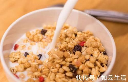 麦片|看着健康,实则却是热量“炸弹”!5种小零食,堪比脂肪生成器