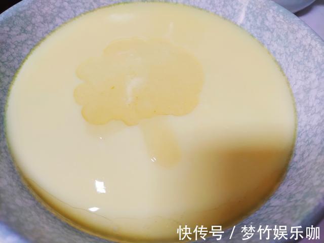 鸡蛋羹怎么蒸？60岁大妈教你牢记“3要点”，鸡蛋比豆腐脑还嫩