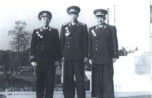 叔侄|1955年授衔时,有三人是爷叔侄关系,都被授予什么军衔?