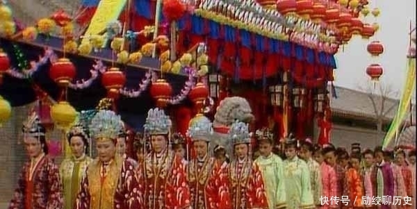 贾府|元春省亲,阖府欢庆,但却耗资无数,到底是好事还是坏事?