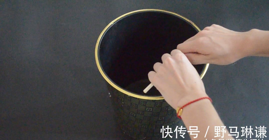 烦恼|垃圾桶上放一根筷子, 解决了很多家庭困扰的烦恼, 看完赶紧去试试