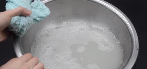 食用碱|不管毛巾多脏多黄,简单一个清洗方法,毛巾立马焕然一新,试一试