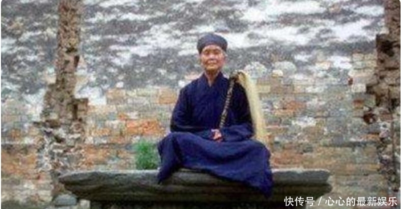 群众|那个自称要“飞升”的23岁女道士,吸引了十万群众围观,后来怎样