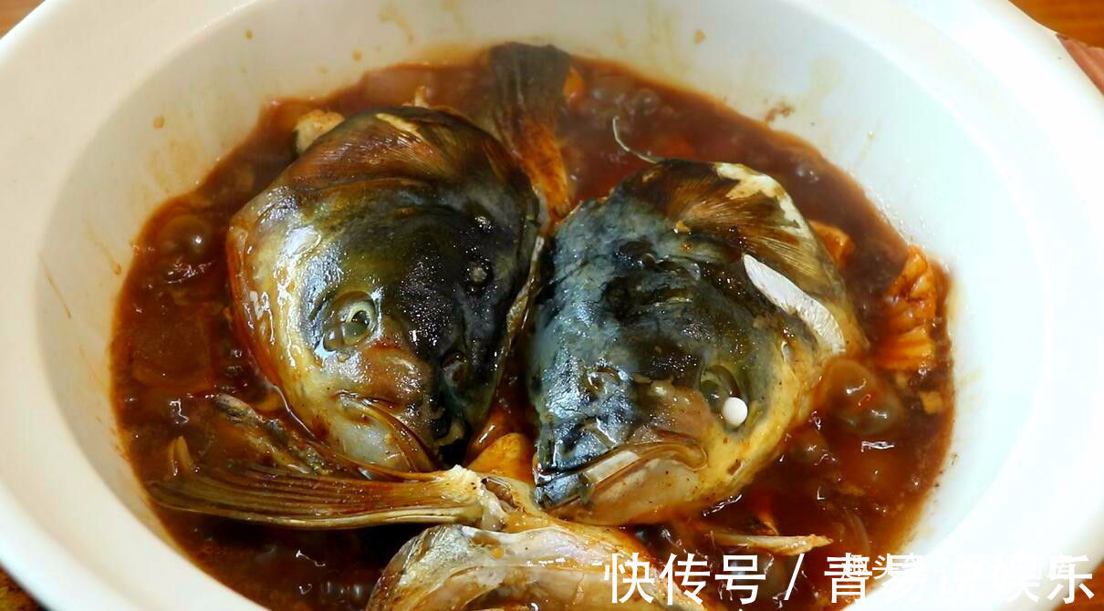 教你做砂锅焗鱼头，全过程不加水，鱼肉鲜嫩入味，做法简单易学