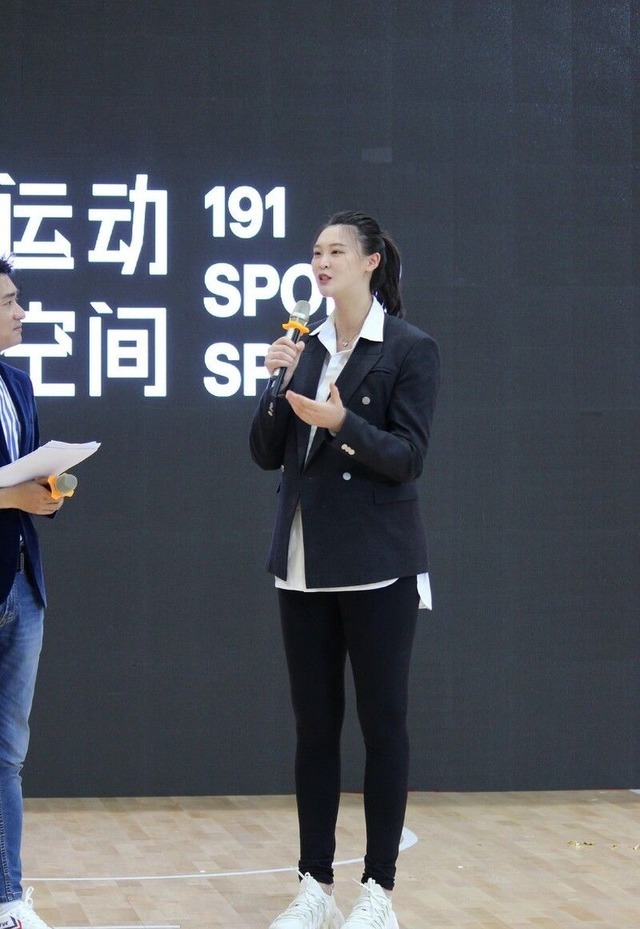 入院|惠若琪端午节挺9月巨肚送祝福,身形笨重手部水肿,疑已入院生娃