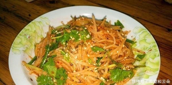夏天不吃这道菜太可惜了,把水焯一下,拌上一种特别的味道