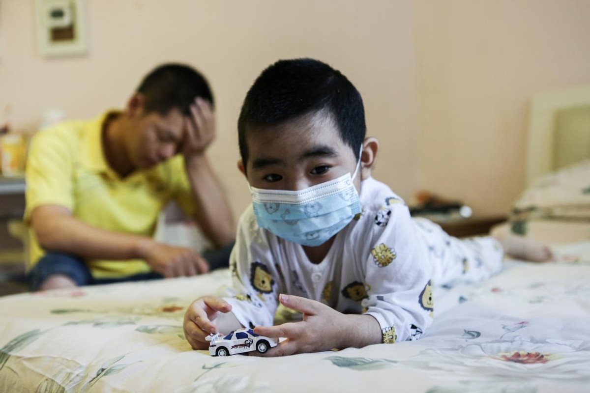 母亲|孩子患重症期间母亲发现自己怀孕,无奈忍痛做出抉择弃小保大