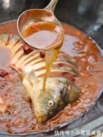 炖鱼去腥味，用白酒还是料酒都错了，大厨教你一招，好吃无腥味