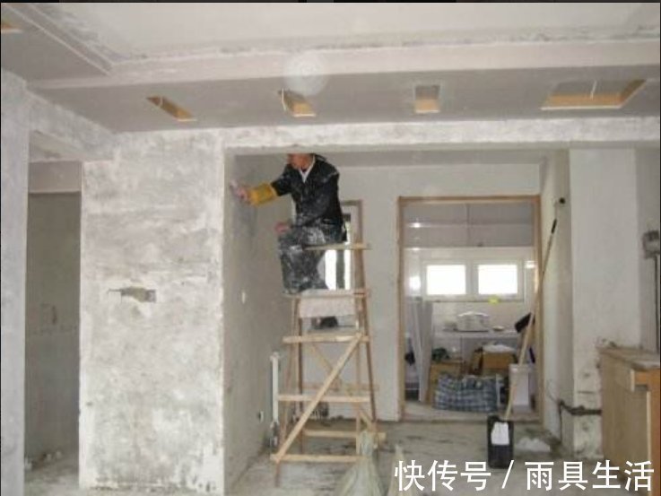 墙皮|等我有钱,客厅坚决拆掉踢脚线换成19年流行装法,效果好8倍