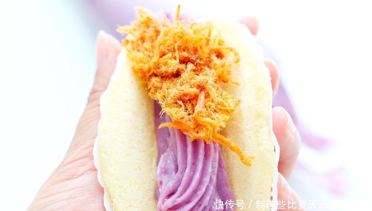 火遍美食圈的芋泥肉松抱抱卷,做法超简单,在家就能做,真好吃