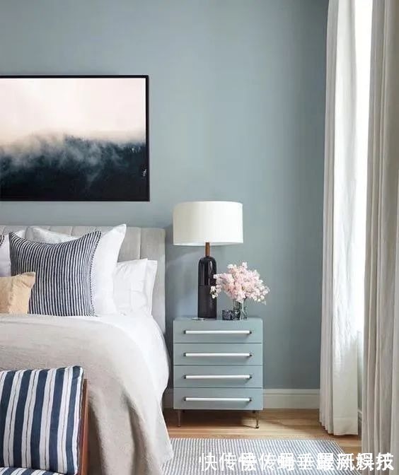 沉稳色|别再大白墙了!卧室色彩搭配也可以很高级!