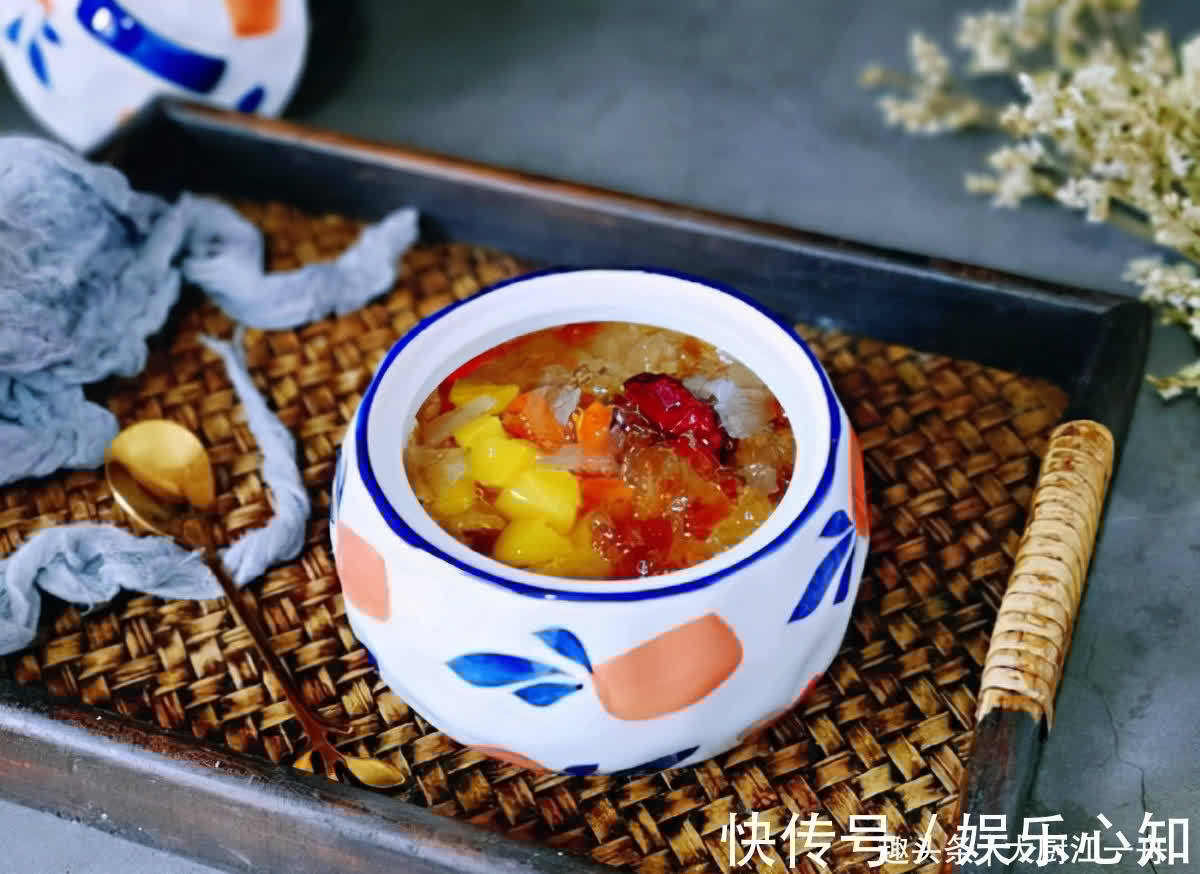 入秋后要多喝银耳汤,教你正确做法,银耳快速出胶,黏稠有营养