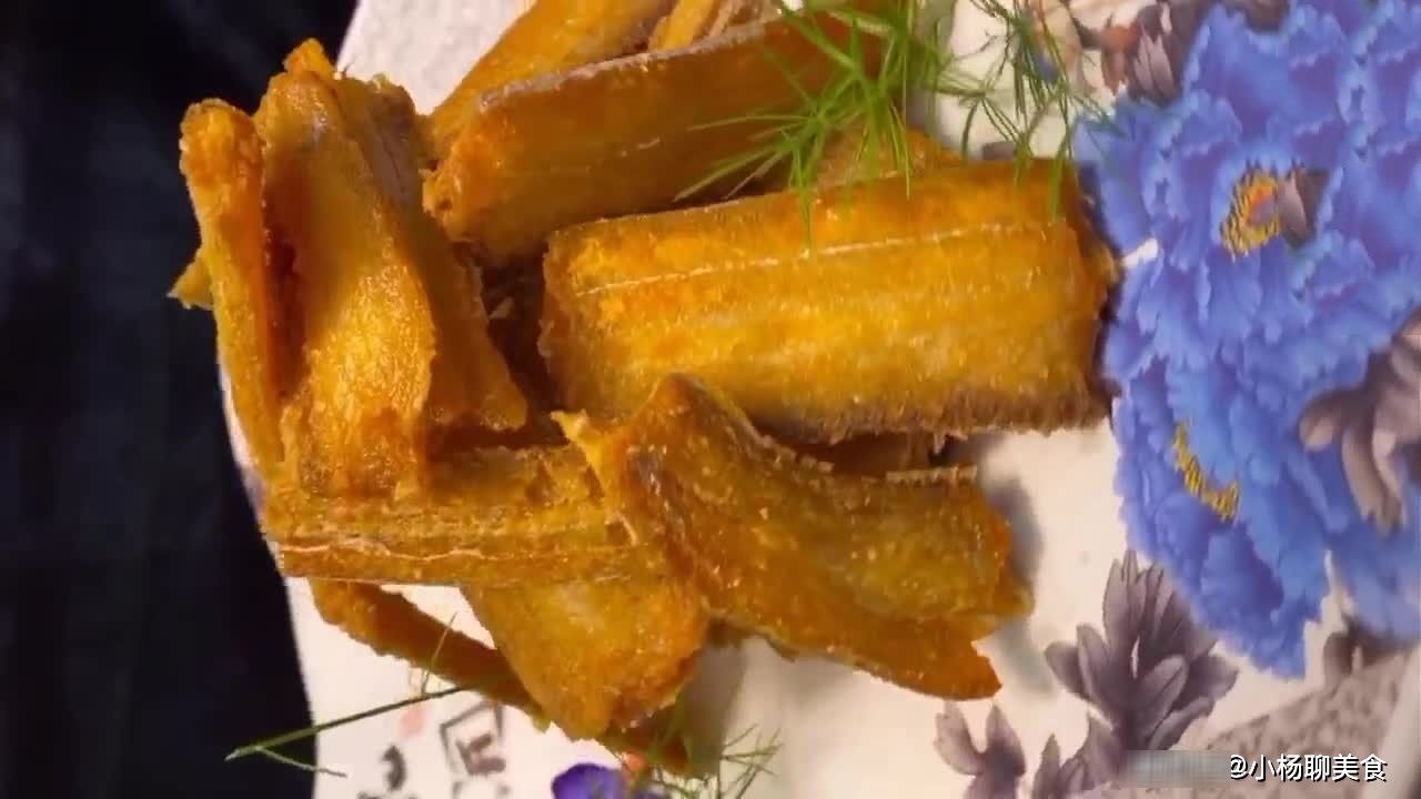 煎带鱼不粘锅不碎的小技巧，全程讲解详细，担保外形美观酥脆诱人