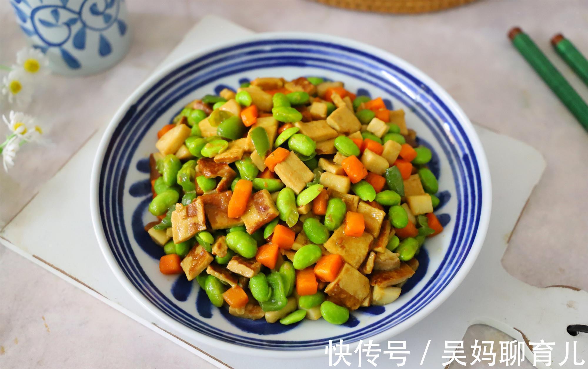 杏鲍菇|夏天易出汗,可多吃此菜,4种食材一起炒,解暑开胃,没肉也下饭