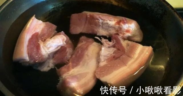 美食|川味家常蒜苗回锅肉,肥而不腻,香十足,网友:这才是美食