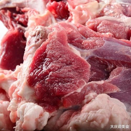 买羊腿时,买前腿还是买后腿?肉贩子告诉你,区别很大,买错后悔!