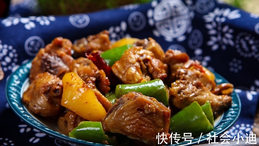腥味|入秋后多吃鸡肉，炖鸡时，别再直接下锅炖，多做2步，鲜嫩没腥味
