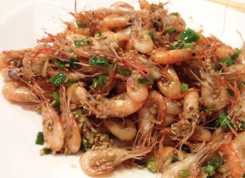 小河虾和它炒,营养美味还补钙,做法简单一学就会,几分钟就出锅