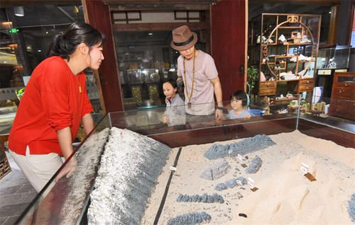 “陨石”为什么如此昂贵？90后幸运儿杨可欣，5年捡400公斤陨石