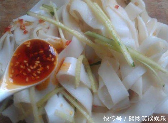 省去|外面米皮吃不饱,自己做省去和面洗面,滑爽劲道,老公孩子都爱吃