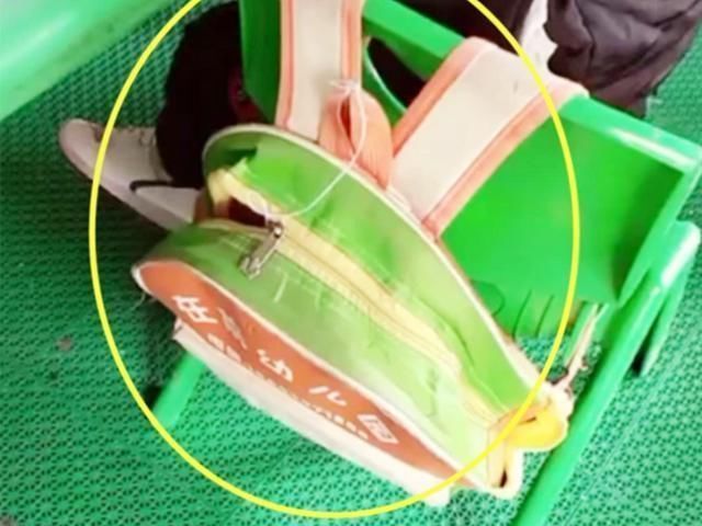 长记性|小朋友书包上有根绳,幼儿园老师忍不住扯出来,直言家长真有才