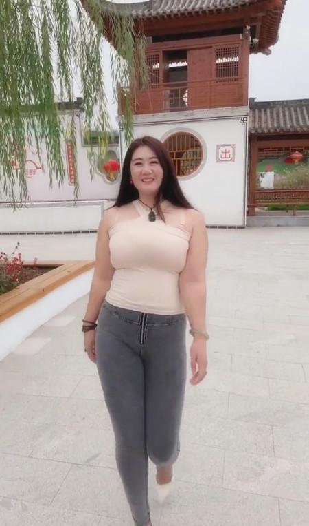 干净|斑马纹阔腿裤搭配白色开衫, 干净优雅, 清纯灵动