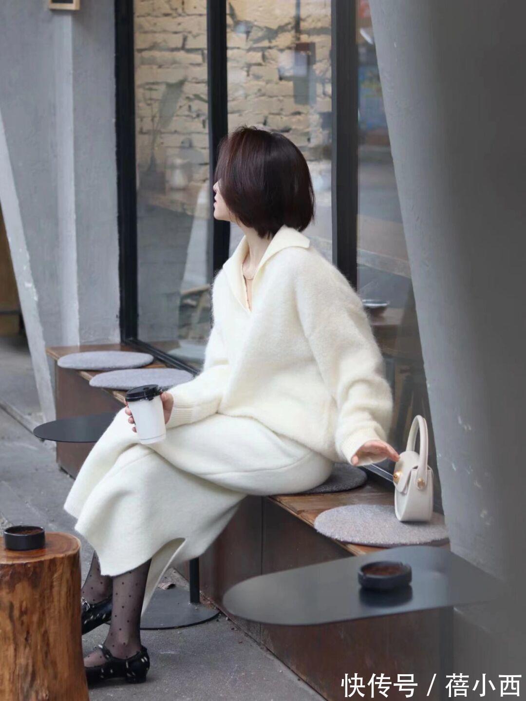 穿搭|终于找到适合普通女生的单品了,冬季穿“毛衣”是首选,高级时髦
