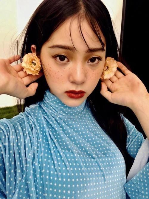 美白类|脸上长斑的女人,建议养成这4个生活好习惯,让你皮肤白皙更细腻