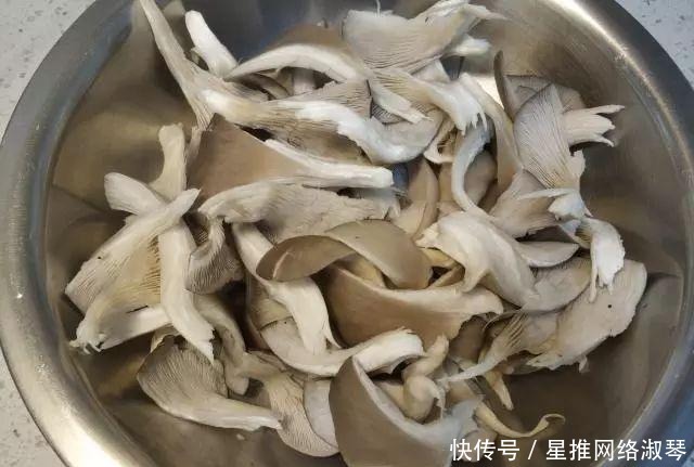 被称为饭店“最脏”的一道菜,酥香干脆,很多人都喜欢吃