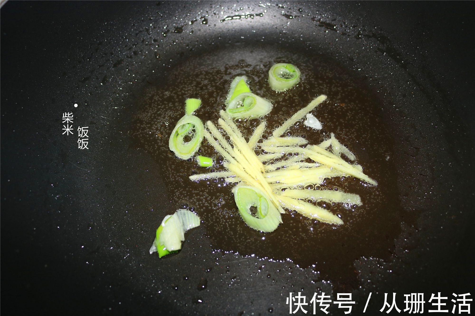 猪肉丸子这样做,不散不柴,鲜嫩有弹性,做一盘连汤也不剩