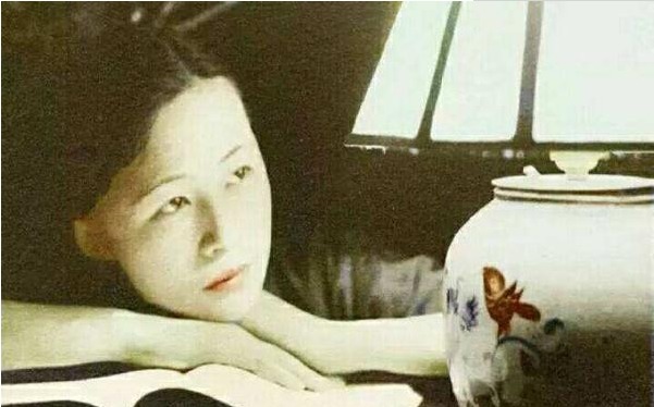 林徽因的罕见彩照:第一张眼前一亮,仿如一场视觉盛宴!