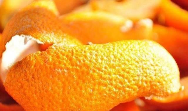 吃剩下的橘子皮一个别丢,放家里有作用,省钱又实用,方法真棒