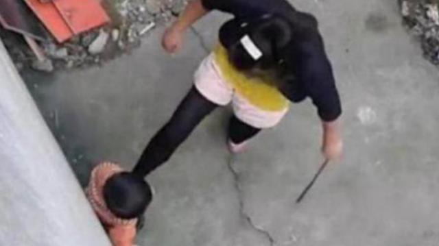 琳琳|7岁女儿不小心把花瓶掉到楼下,妈妈的做法,“毁”了女儿的一生