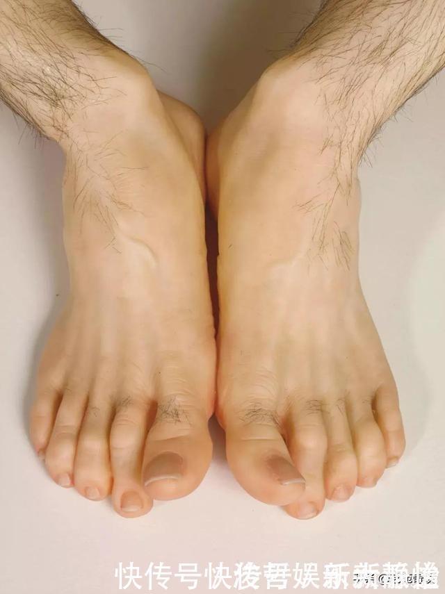 人物|巨型超写实人体雕塑，庞大而又逼真，网友：真怕他们动起来