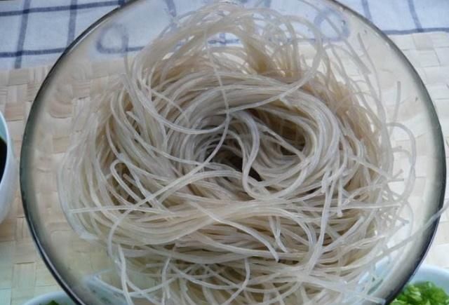 健康|想吃酸辣粉不用买,自己在家就能做,简单易学,好吃又健康