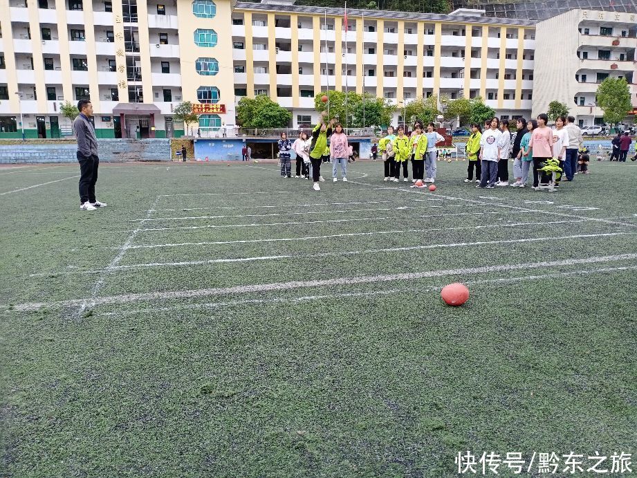 下江中学体育中考，孩子们认真考试的样子真棒！