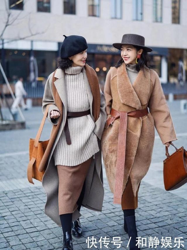 50岁的女人穿搭要做减法,冬季学三木母亲这样穿,优雅又高级