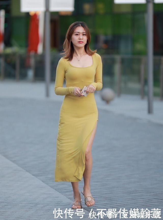 裙装|夏季穿搭莫尔代修身裙,款式简约时尚显身材,清新靓丽显成熟