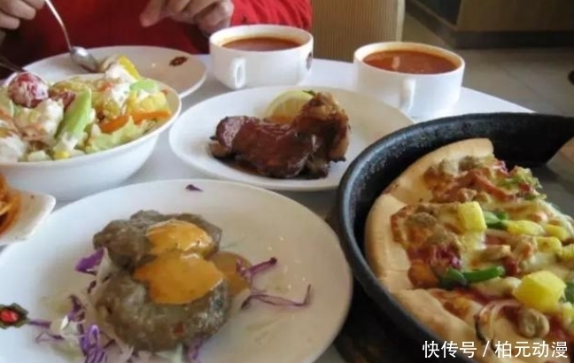  别人|吃西餐的时候，当你喝了柠檬水后，会被别人笑话的