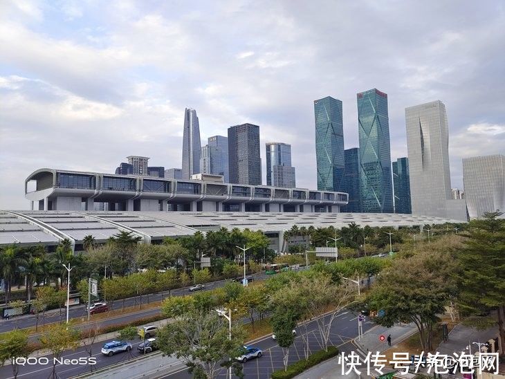 和平精英|iQOO Neo5S手机评测 骁龙888搭配独显芯片Pro