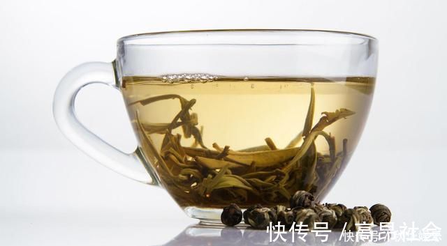 致癌|隔夜水和隔夜茶,哪个毒性更大建议一个可以喝,一个尽量不喝