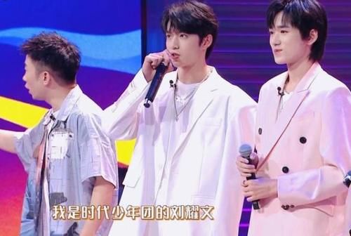 人员|团综路透:宋亚轩挑食,刘耀文撒娇哄他吃饭,工作人员称用词很甜