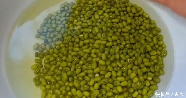 我家绿豆从不熬粥，加1个苹果，简单几步，上桌4碗不够吃，真解馋