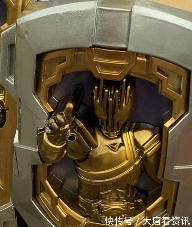 崇皇时王|假面骑士崇皇时王官方皮套吃瘪太多磨损严重 帝骑哥浮雕破损