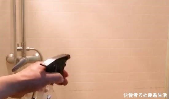 花露水|白醋和花露水兑在一起，用途真厉害，解决了很多人的困扰，真实用！