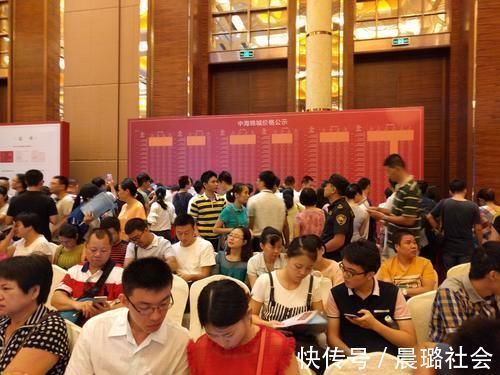 炒房|业主几次降价，半年仍没有卖掉！中介：价格太高，至少再降10万