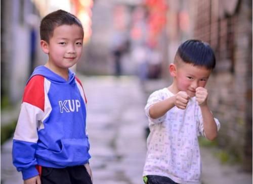 父母|古语说“孤房儿子愚”,何谓孤房,有何来由?做父母的不妨多留意