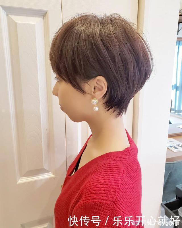 春节发型任你怎么剪，也要试试这21款，蓬松时尚很修饰头型