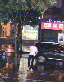 |搞笑GIF:大哥你这样真的好吗,考虑过妹子的感受吗