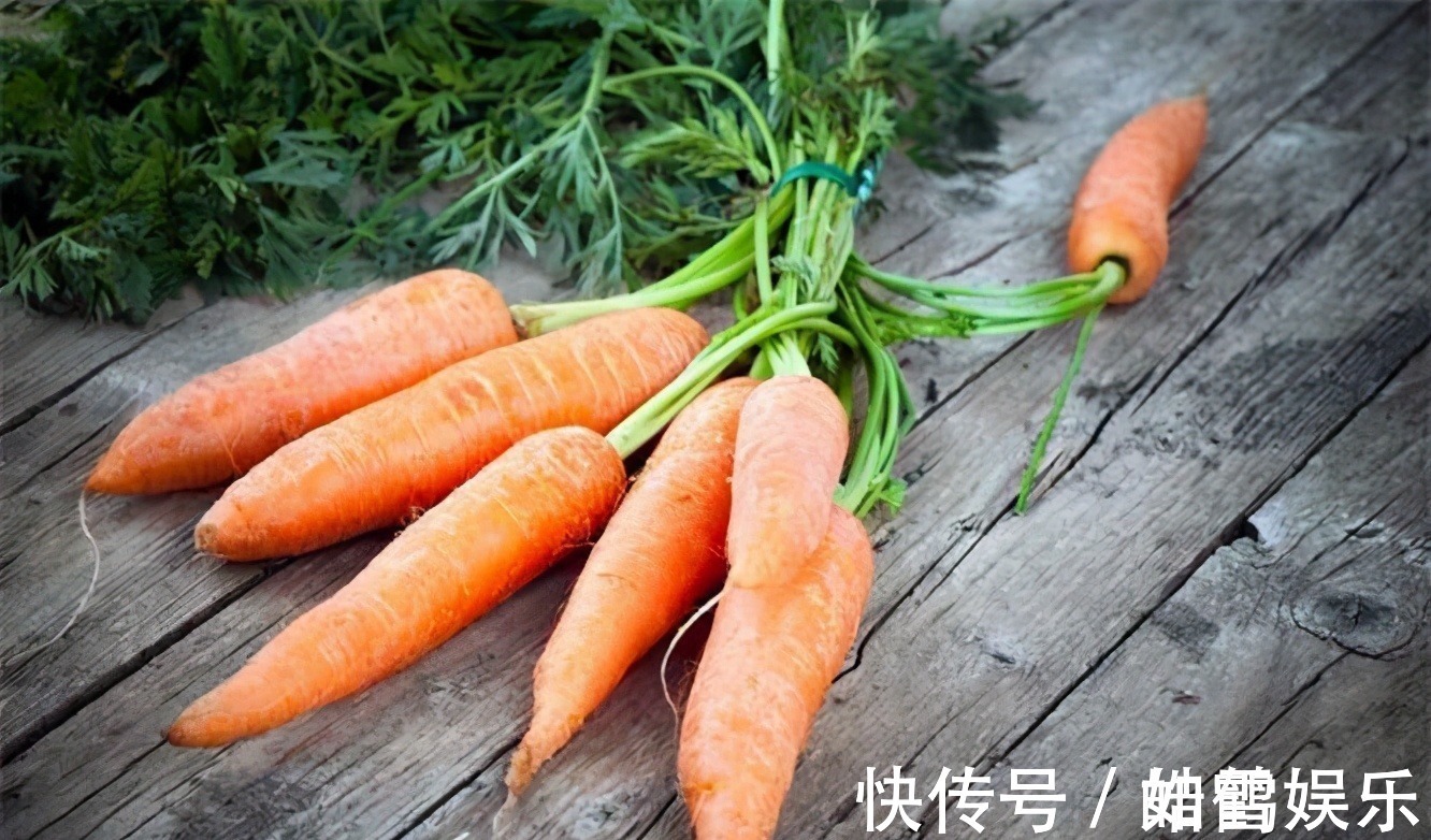 护肤|女性到了中年常吃3种食物,排毒护肤,延缓衰老,肌肤细腻又光滑